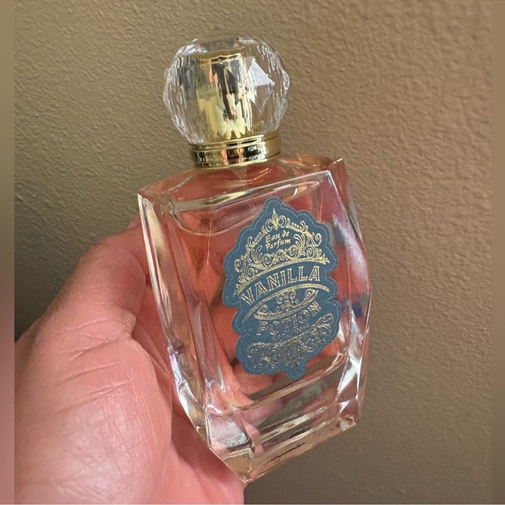 Vanilla Luxe Eau de Parfum - Brand New Never Used.